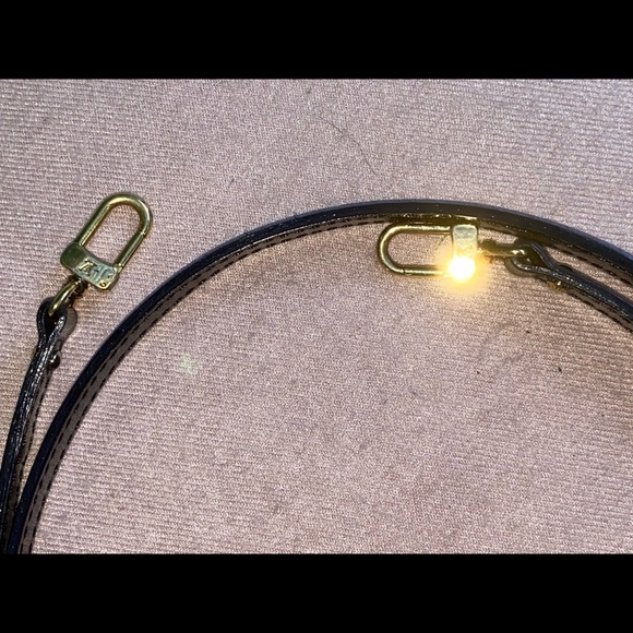 🖤 SOLD🖤Authe Louis Vuitton Black Vernis Strap - Picture 5 of 9